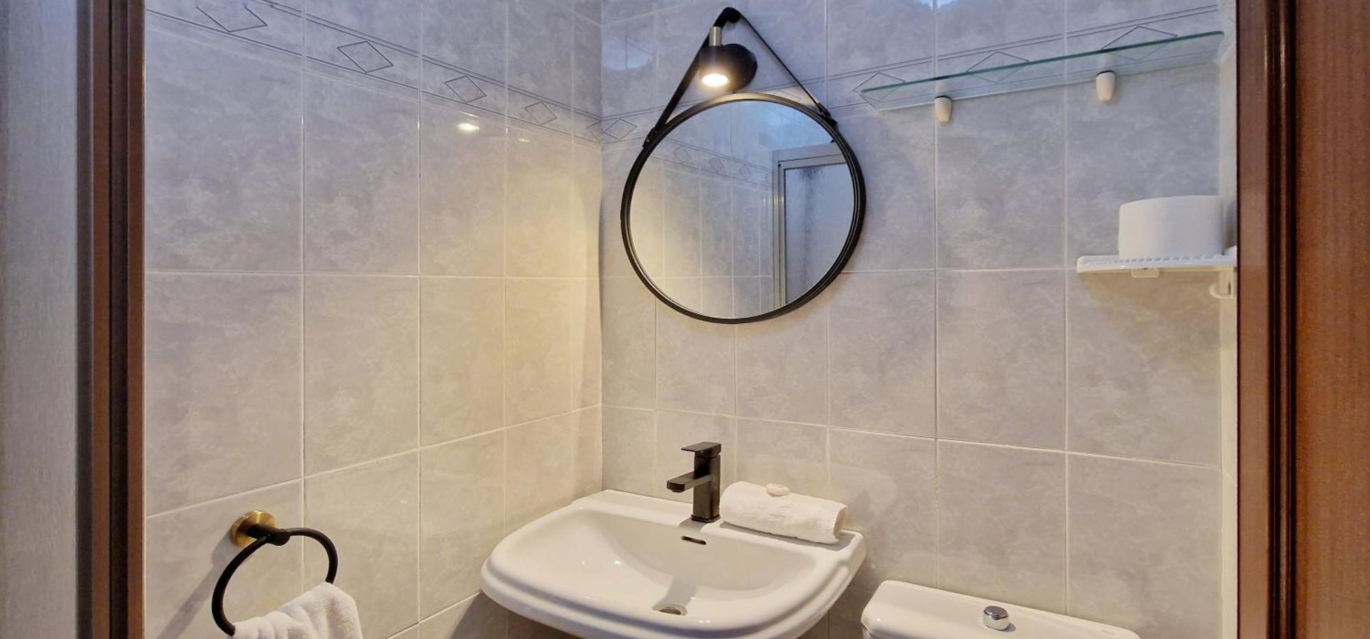 Cosma House Hotel Hinojedo Bilik gambar