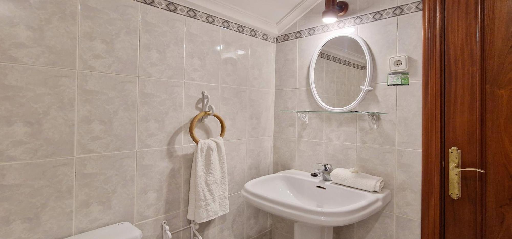 Cosma House Hotel Hinojedo Bilik gambar